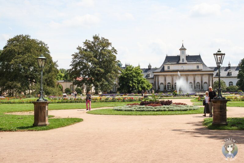 Blick auf den Park und das Schloss Pillnitz
