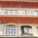 Sehenswerte Malerei am Wasserpalais unter der Decke an der Aussenwand
