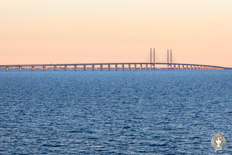 Blick auf die Oeresundbruecke Fahrt auf dem Landweg ueber die Oresundbruecke von Deutschland nach Norwegen mit dem Wohnmobil