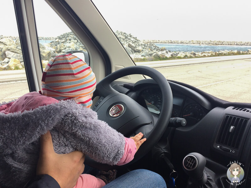 Baby am Steuer vom Wohnmobil was es auf einer Wohnmobilreise mit Kind zu beachten gibt