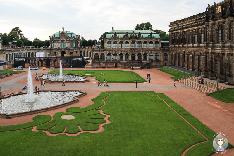 Der große, gruene Innenhof vom Zwinger Dresden