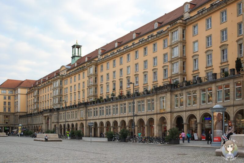 Die Fassade der Gebäude am Altmarkt in Dresden