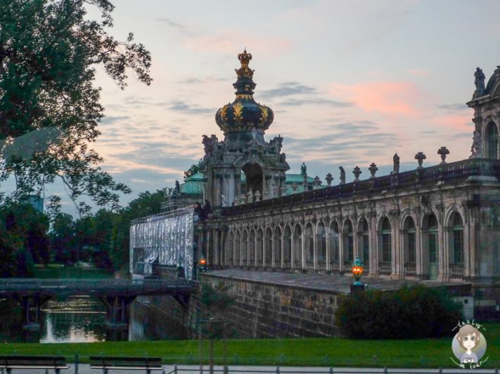 Zwinger Dresden bei Daemmerung