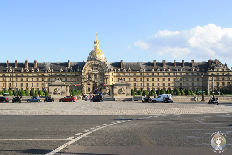 Blick auf das Das Armee Museum am Platz des Invalides in Paris