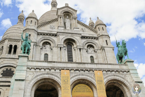 Die Fassade der Sacré Coeur in Paris