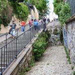 Eine der zahlreichen Treppen durch Montmartre in Paris