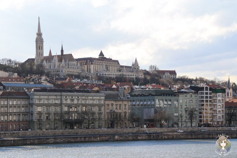 Toller Blick auf die Fischerbastei von der Kettenbruecke in Budapest