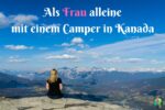 Frau blickt auf die Rocky Mountains Alleine als Frau mit dem Camper in Kanada