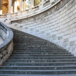 Die seitliche Freitreppe am Palais Longchamp in Marseille