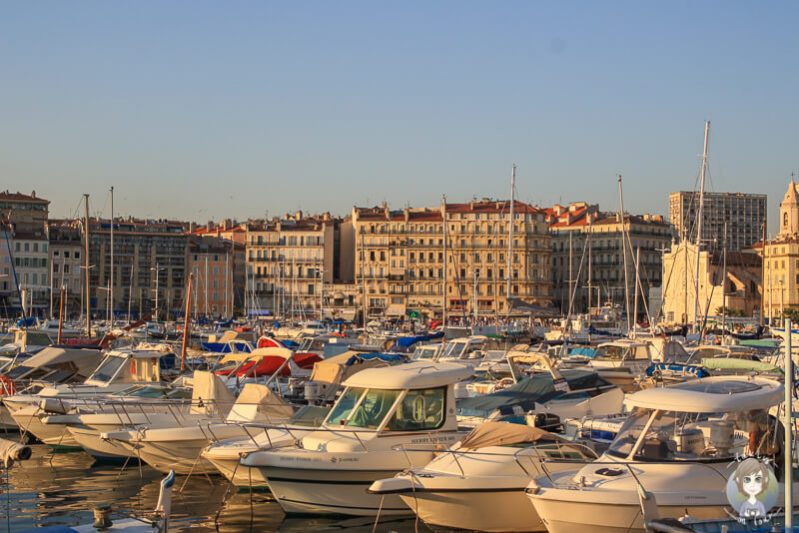 Der Hafen von Marseille im Sonnenuntergang