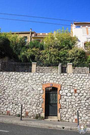 Eine Haustuer in Marseille