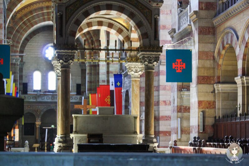 Flaggen in der Kathedrale de la Major