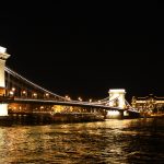 Toller Blick auf die Kettenbruecke bei Nacht
