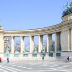 Die Kollonaden rahmen den Heldenplatz ein in Budapest