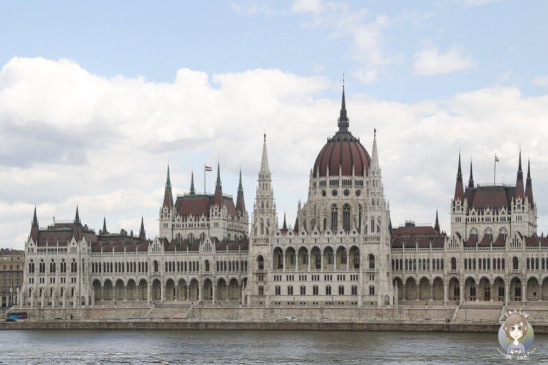 Das Gebaeude vom Parlament in Budapest
