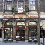 Blick auf ein nettes Restaurant in Budapest waehrend unserer Sightseeing Tour durch Budapest