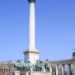 Die Säule auf dem Heldenplatz mit dem Erzengel Gabriel in Budapest