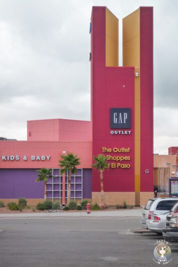 Eine riesige Shopping Outlet Mall in El Paso Texas