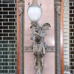 Figuren am Hauseingang in Budapest