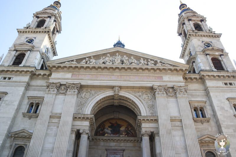 Die Frontseite der St. Stephans Basilika in Budapest