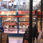 Fleisch und Wurstwaren in der Markthalle Budapest
