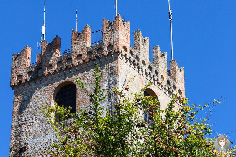 Blick auf den Turm des Castillo de Conegliano in Italien