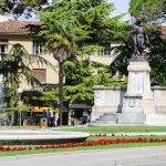 Ein Denkmal an der Hauptstrasse von Conegliano in Italien
