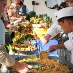 Leckeres Buffet an Deck auf der AIDA im Mittelmeer am Seetag