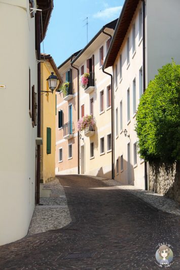 Malerische Gassen in der Altstadt von Conegliano in Italien