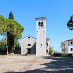 Die Kirche auf dem Vorplatz des Castillo de Conegliano