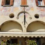 Malereien an einem Haus in der Altstadt von Conegliano