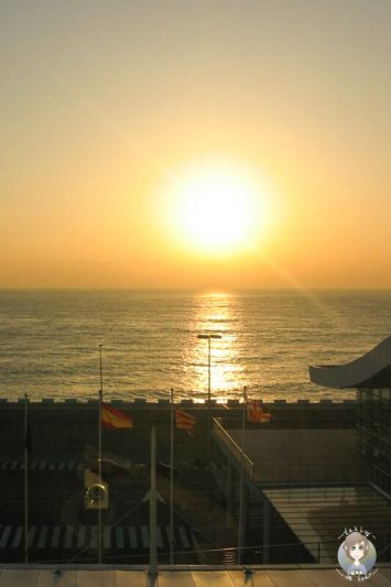 Erster Blick auf den Sonnenaufgang mit der AIDA in Barcelona