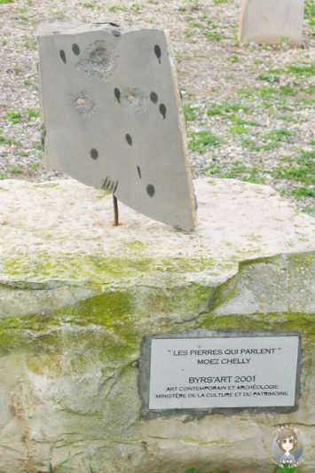 Ein sehenswerter Stein mit Beschriftung in Karthago Tunis