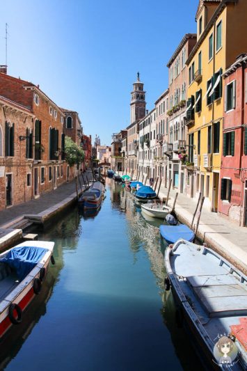 Ein malerischer Kanal in Venedig