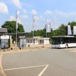 Der öffentliche Bus an der Haltestelle Hermannsdenkmal