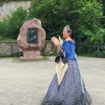 Vor dem Denkmal von Albert Lortzing in Detmold