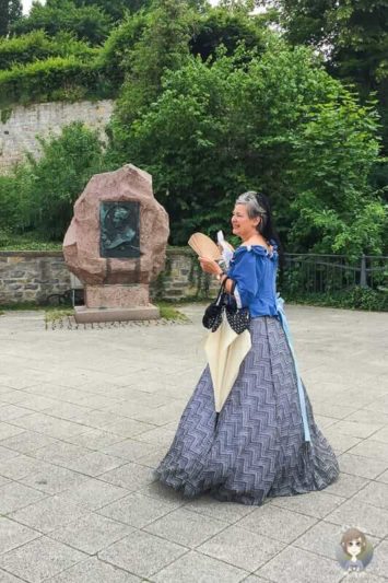 Vor dem Denkmal von Albert Lortzing in Detmold