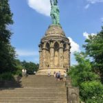 Die Bilderbuchperspektive vom Hermannsdenkmal in Detmold