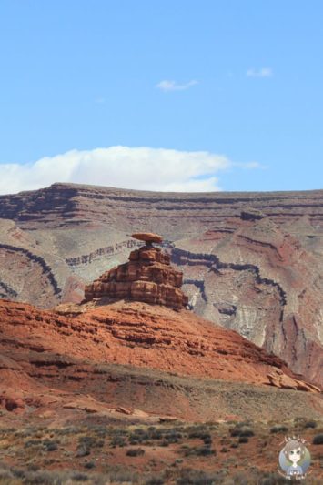 Blick auf die Steinsformation Mexican Hat in Arizona