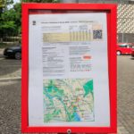 Ein informativer Fahrplan der Stadtrundfahrt Hannover am Neuen Rathaus