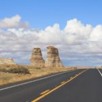 Sandsteinformationen am Wegesrand in Arizona
