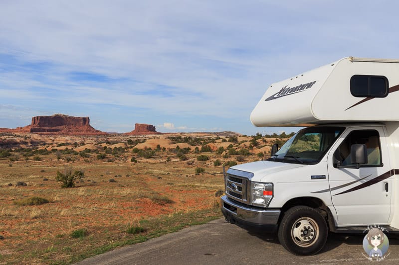 Mit dem Wohnmobil an einem Aussichtspunkt im Canyonlands National Park auf unserer Reise durch den USA Südwesten