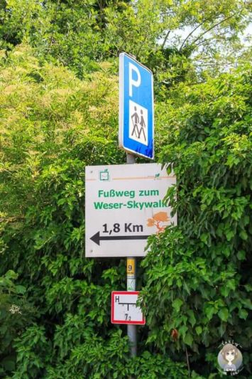 Wegweiser zum Weser - Skywalk in Würgassen, Beverungen