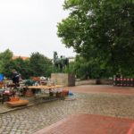 Ein Flohmarkt am Leineufer in Hannofer