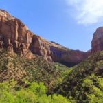 Blick von einem Aussichtspunkt auf den Zion Canyon in Utah