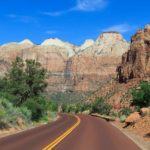 Die traumhafte Landschaft auf der Fahrt durch den Zion National Park in Utah