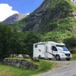 Camper auf dem Melkfull Bretun Campingplatz in Norwegen
