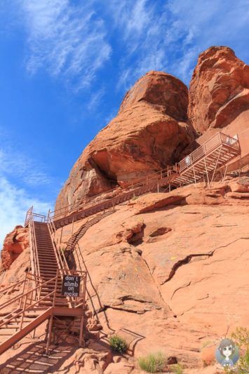 Blick auf die Treppe am Atlatl Rock im Valley of Fire State Park