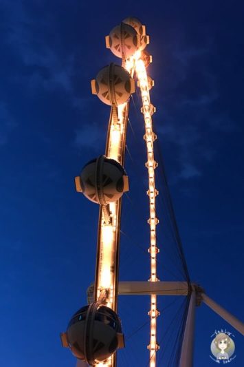 Das The Hight Roller Riesenrad in Las Vegas bei Nacht