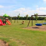 Spielgeräte auf einem Campingplatz für Camping mit Kindern